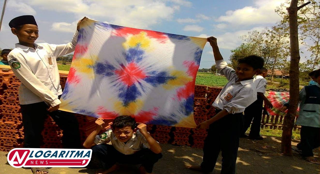 Exploring Creativity: Siswa SMPIT Logaritma Menciptakan Taplak Meja